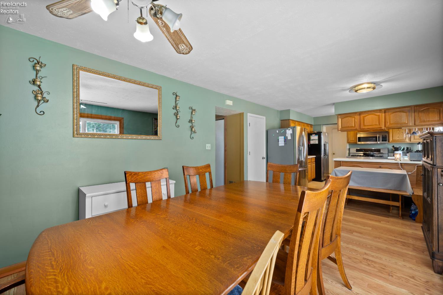 26043 Redwood Dr