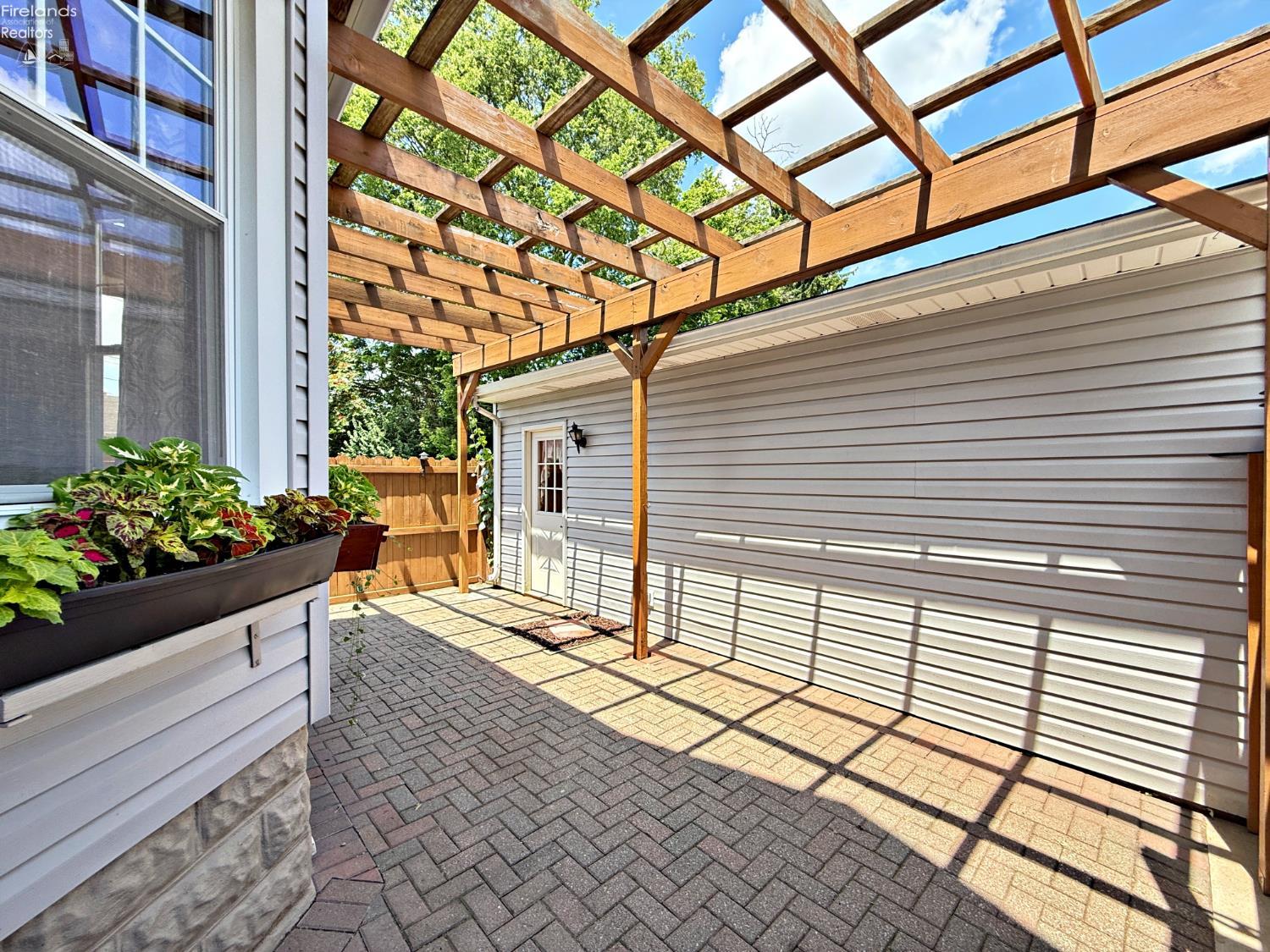 18 Maple Street