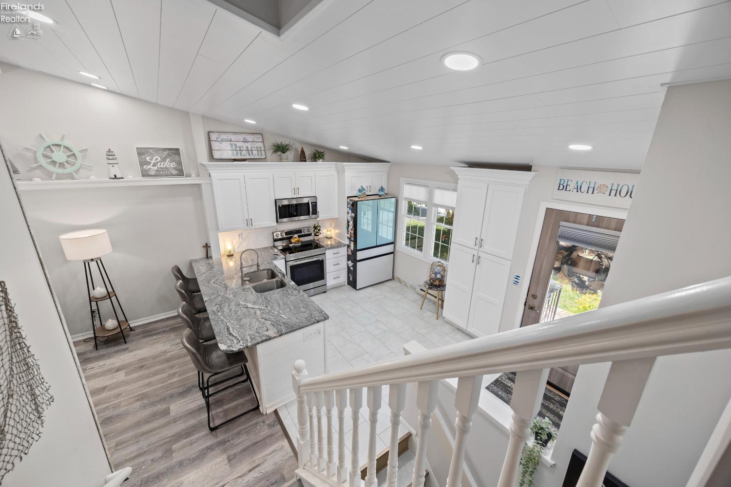 400 Lighthouse Oval