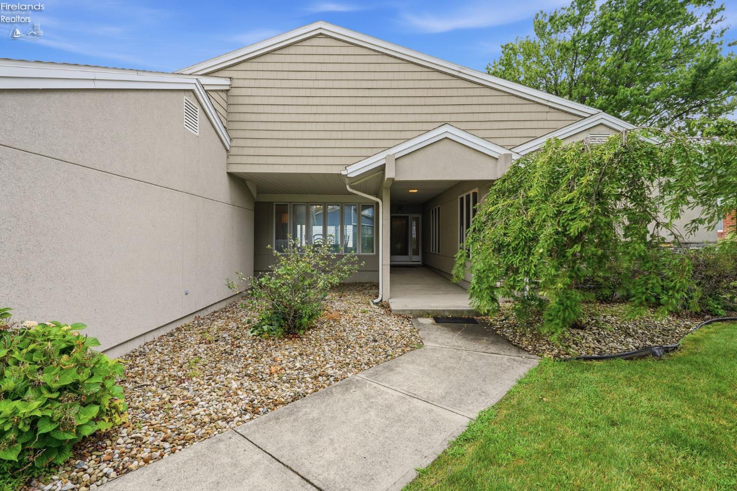 1598 N Edgewater Drive