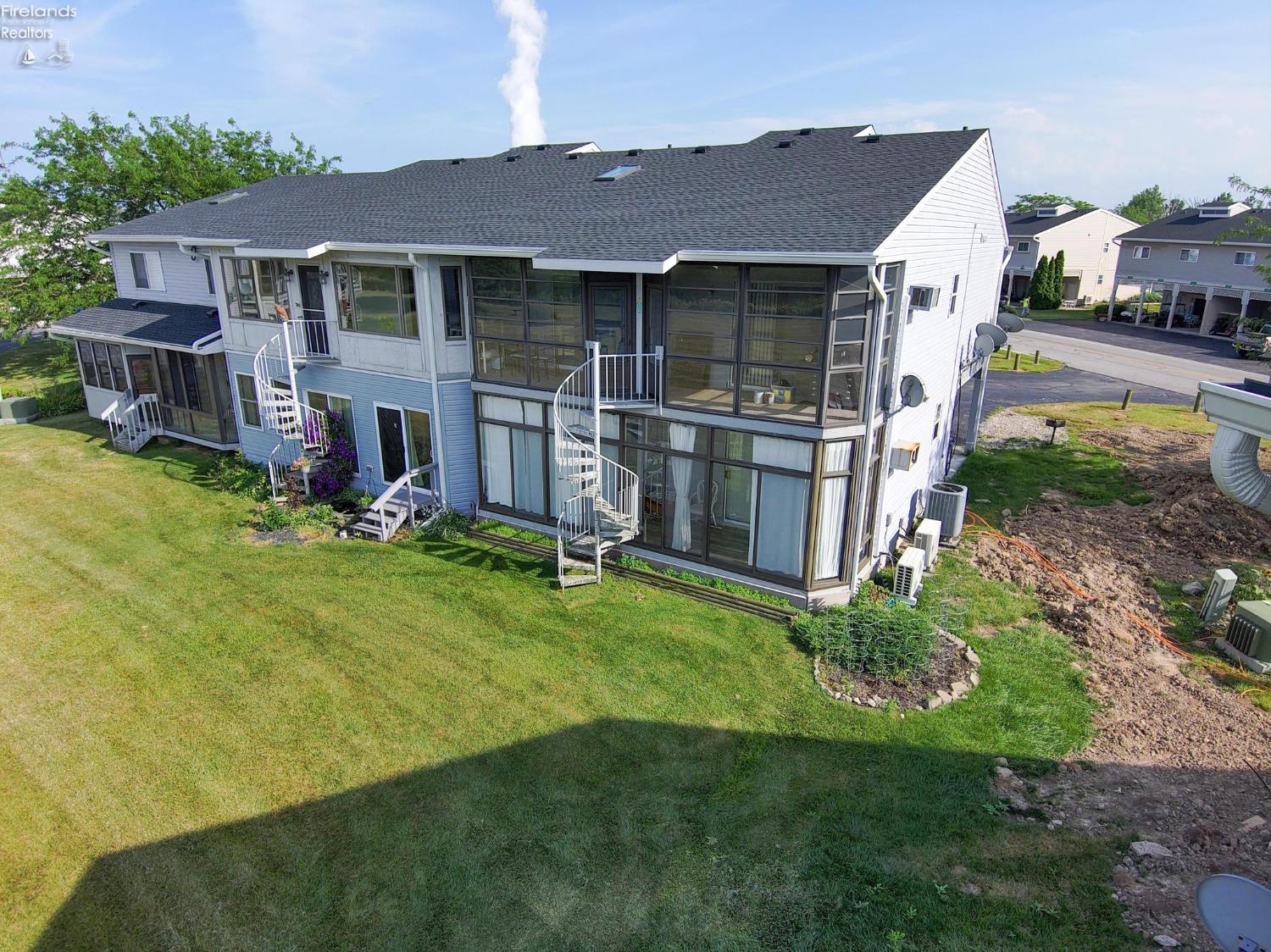 6475 Harris Harbor Drive