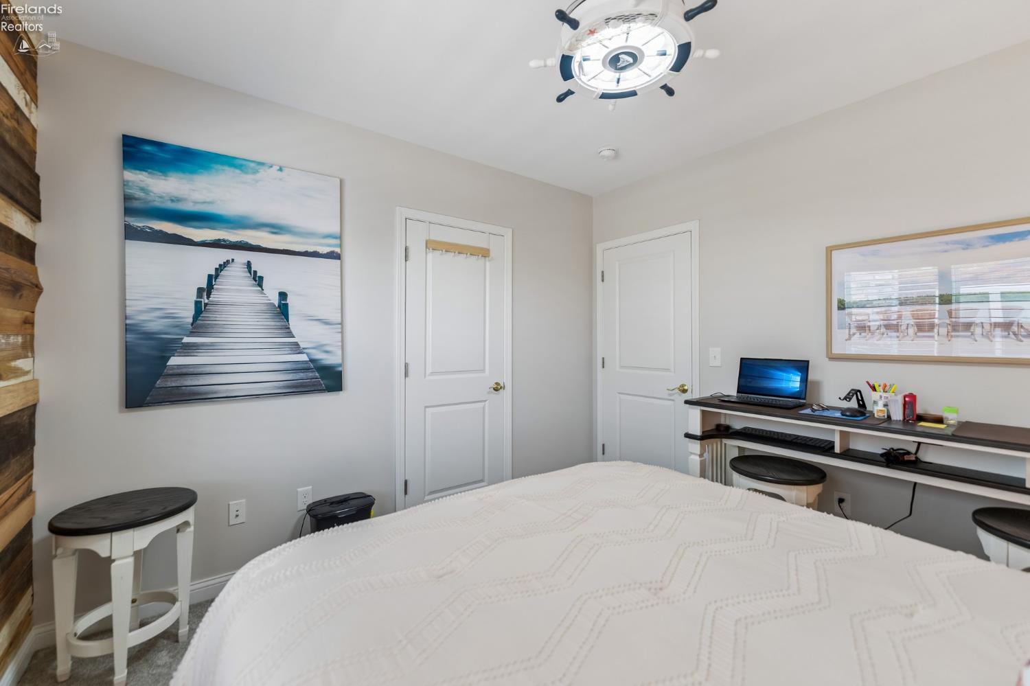 2644 S Waterside Court