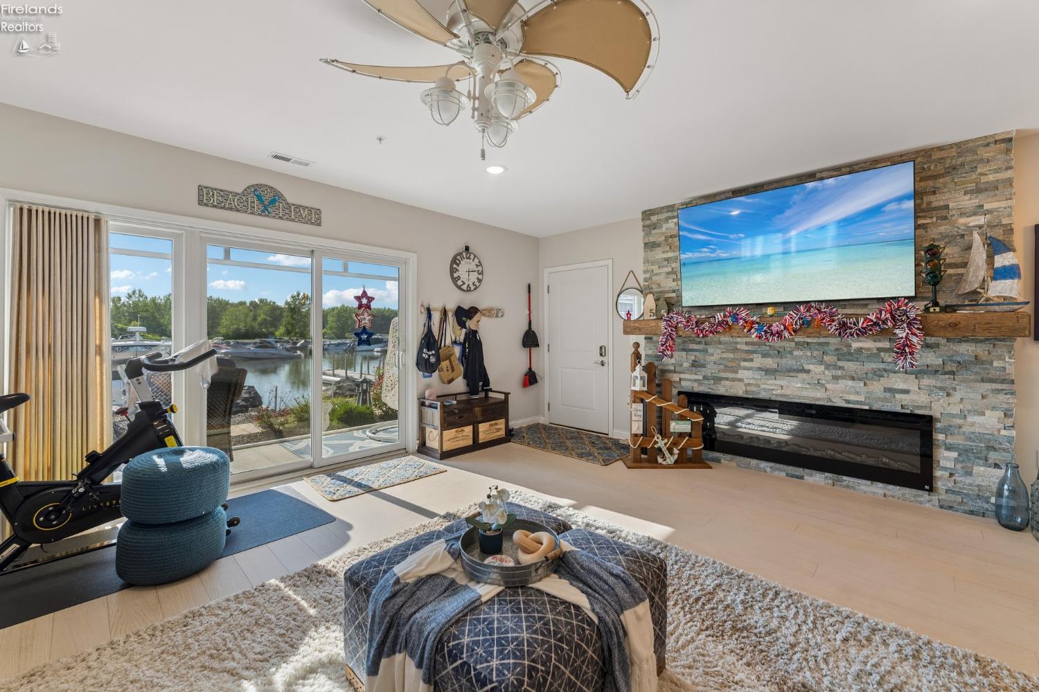 2644 S Waterside Court