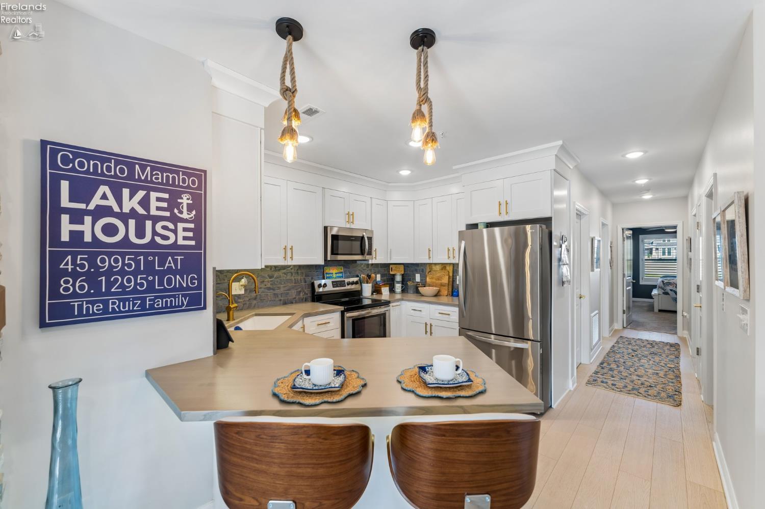 2644 S Waterside Court