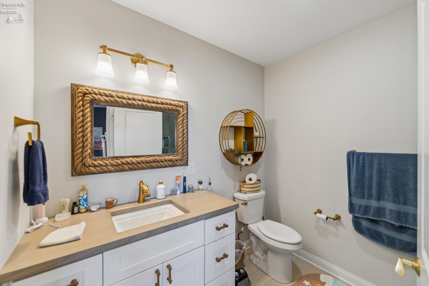 2644 S Waterside Court
