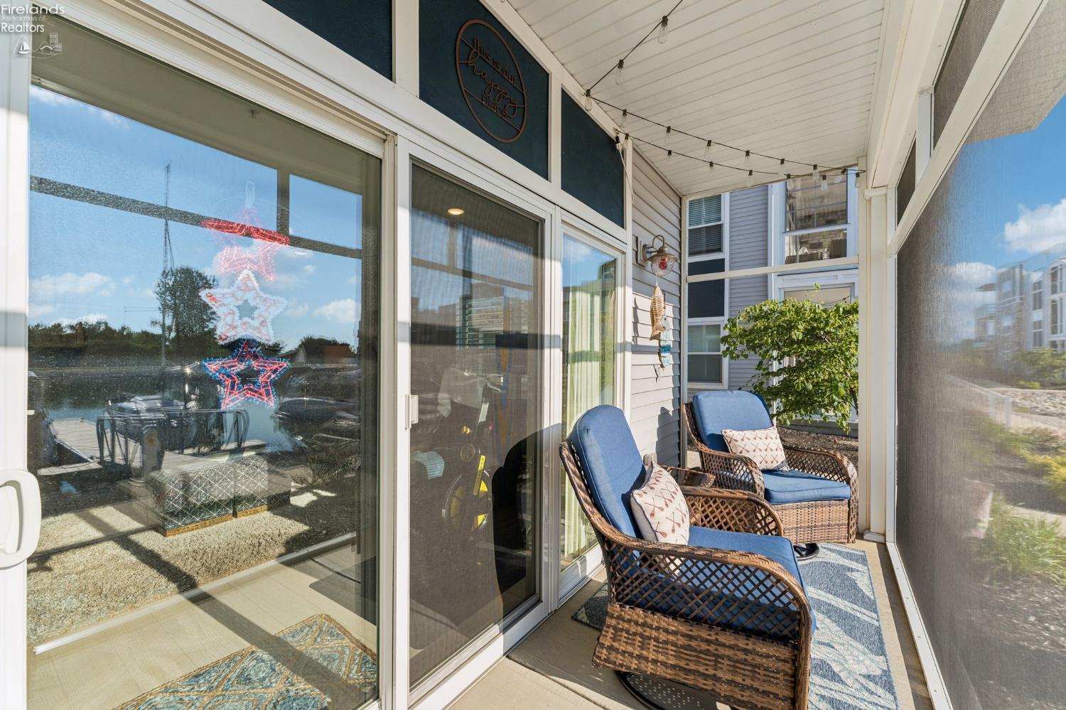2644 S Waterside Court