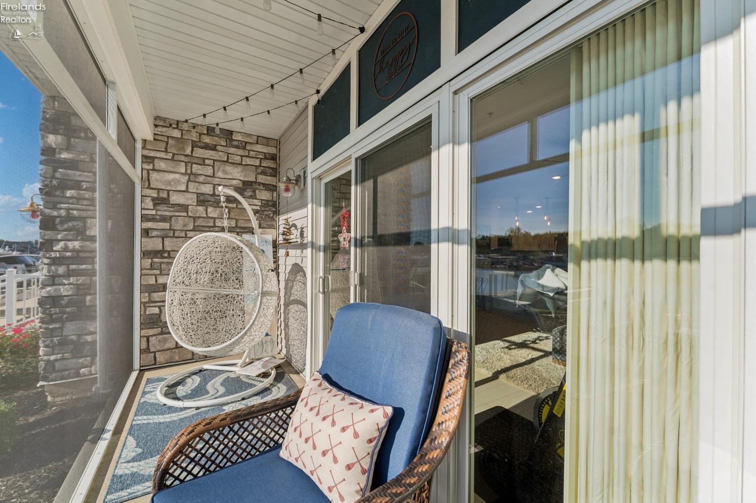 2644 S Waterside Court
