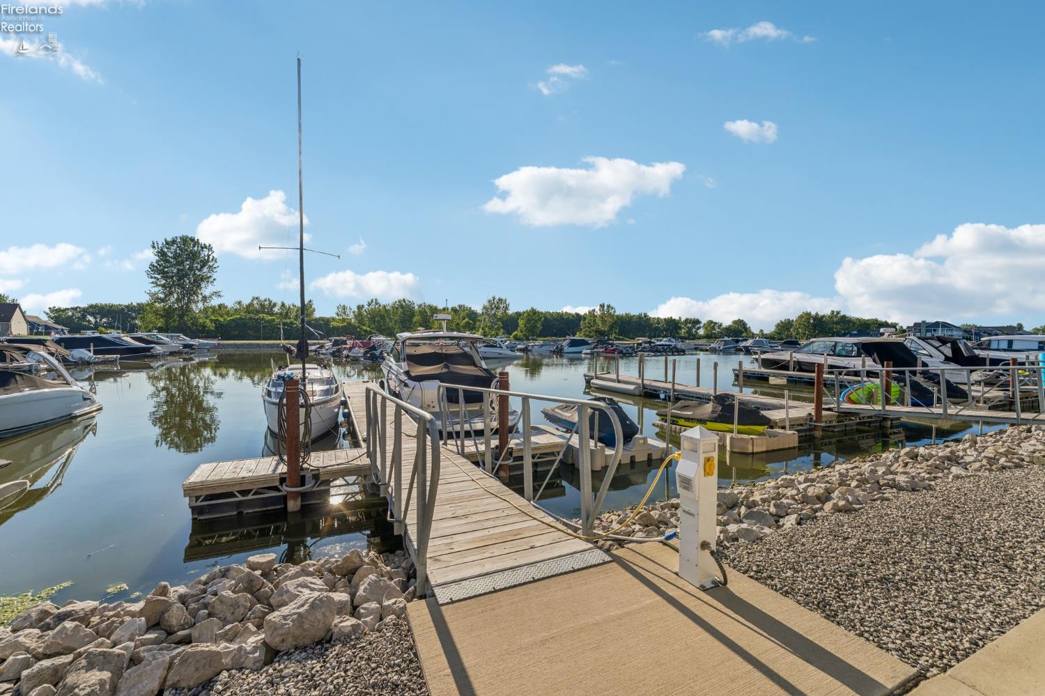 2644 S Waterside Court