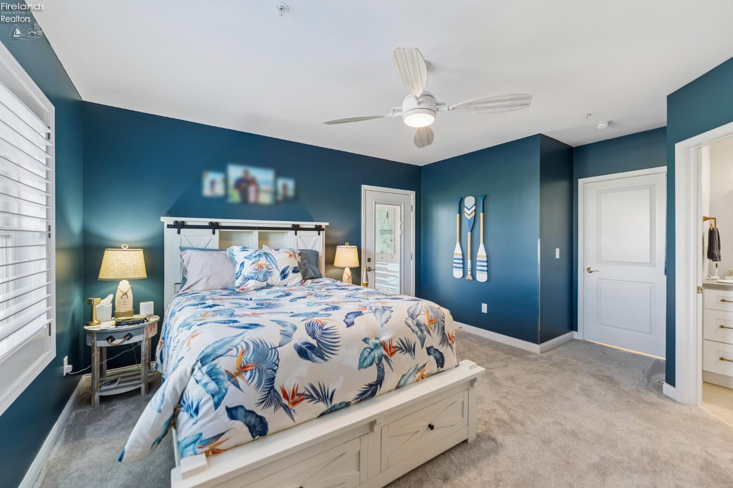 2644 S Waterside Court