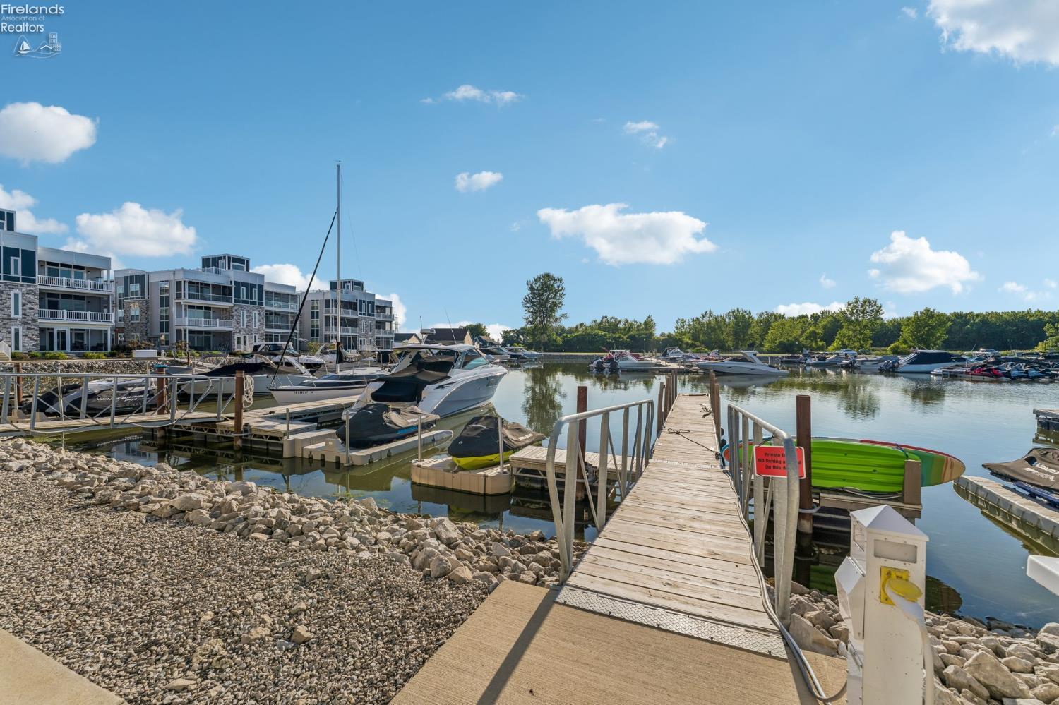 2644 S Waterside Court