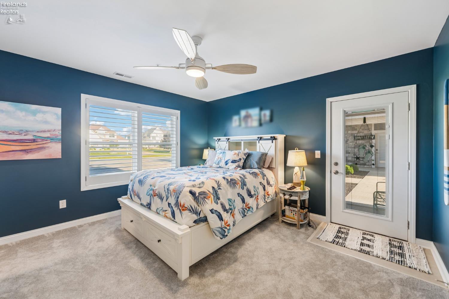 2644 S Waterside Court