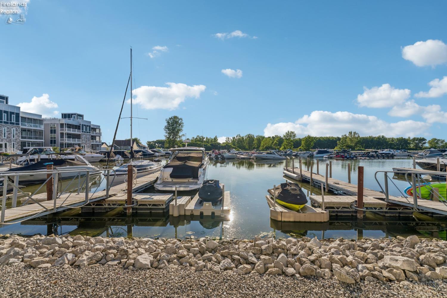 2644 S Waterside Court