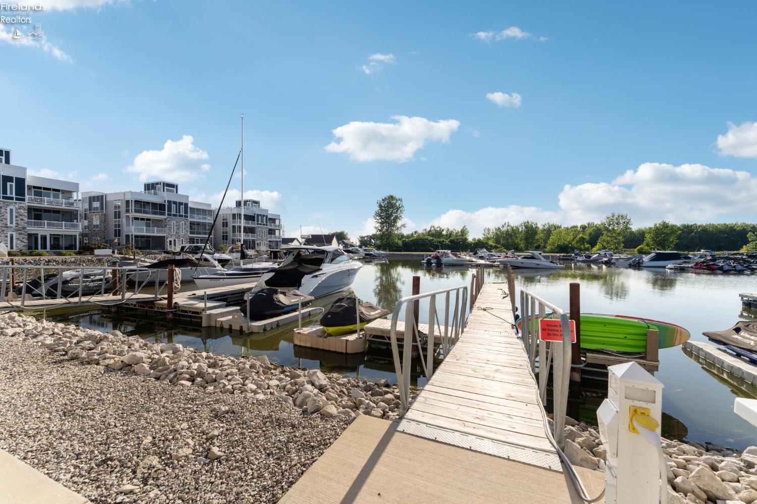 2644 S Waterside Court