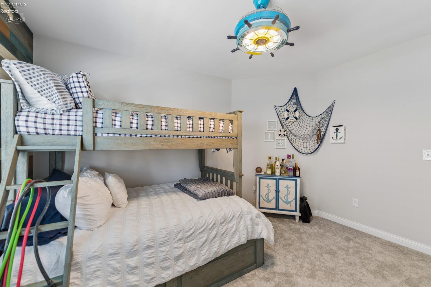 2644 S Waterside Court