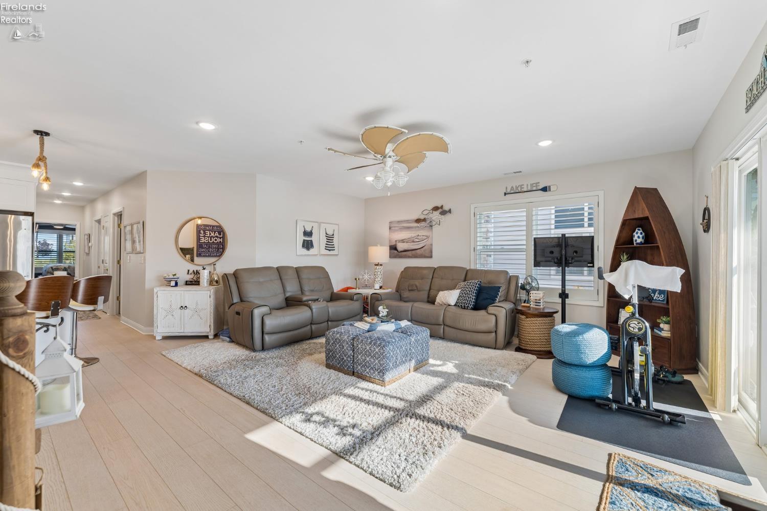 2644 S Waterside Court