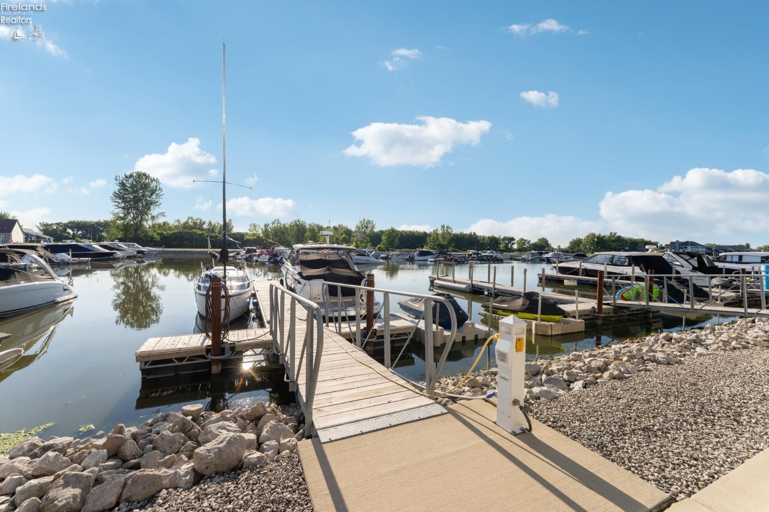 2644 S Waterside Court