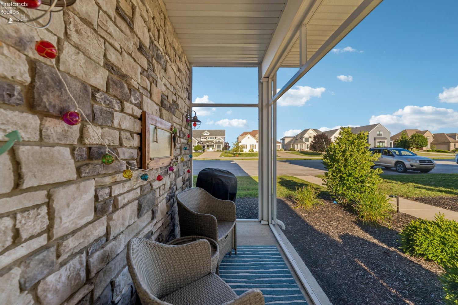 2644 S Waterside Court