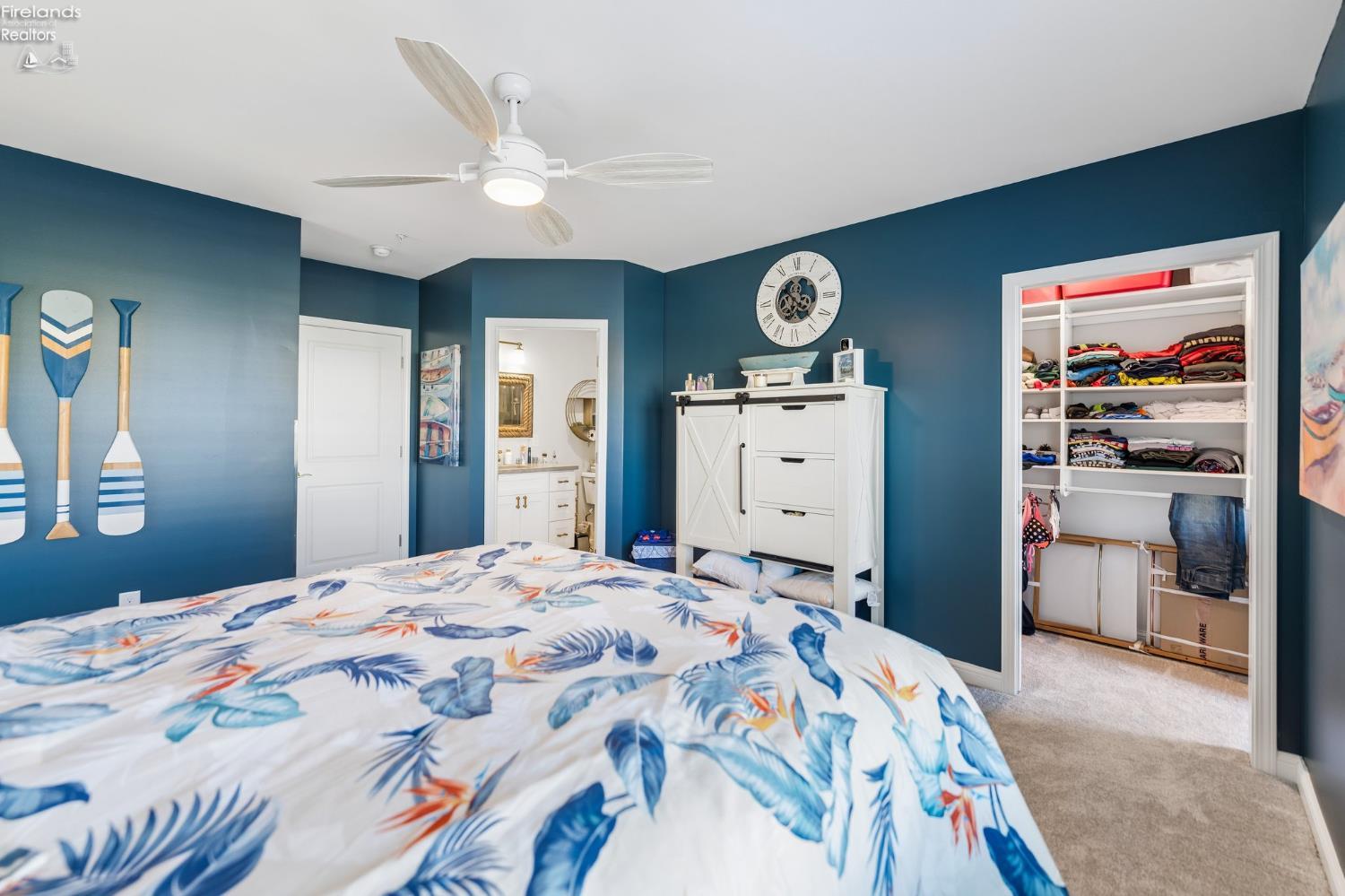 2644 S Waterside Court