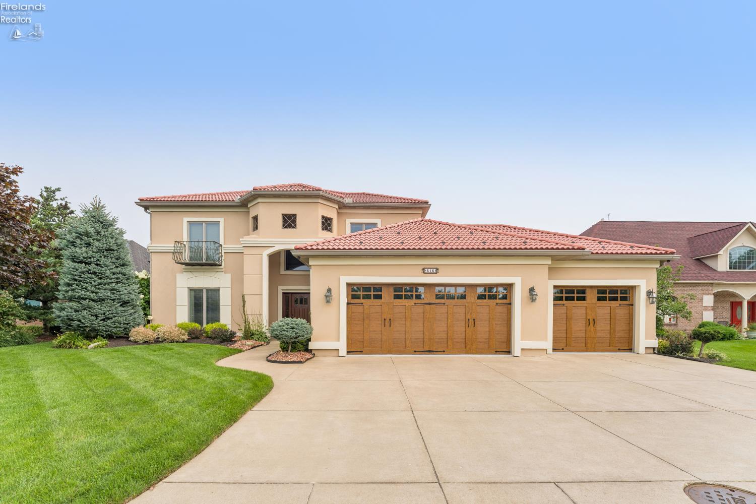 616 Harbourside Drive