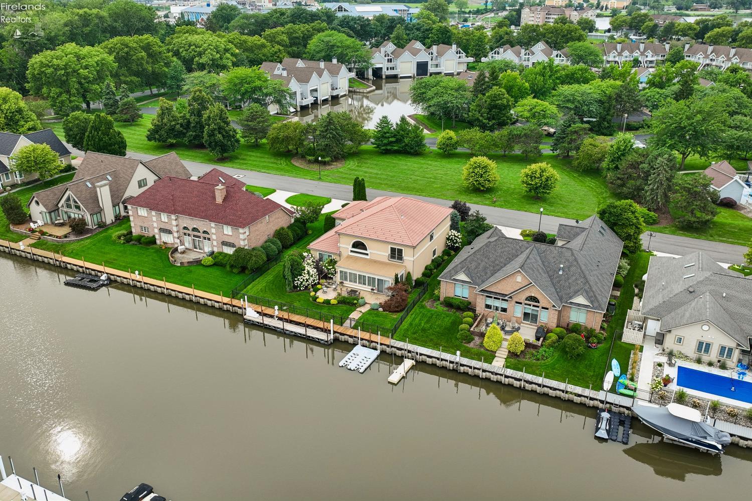 616 Harbourside Drive
