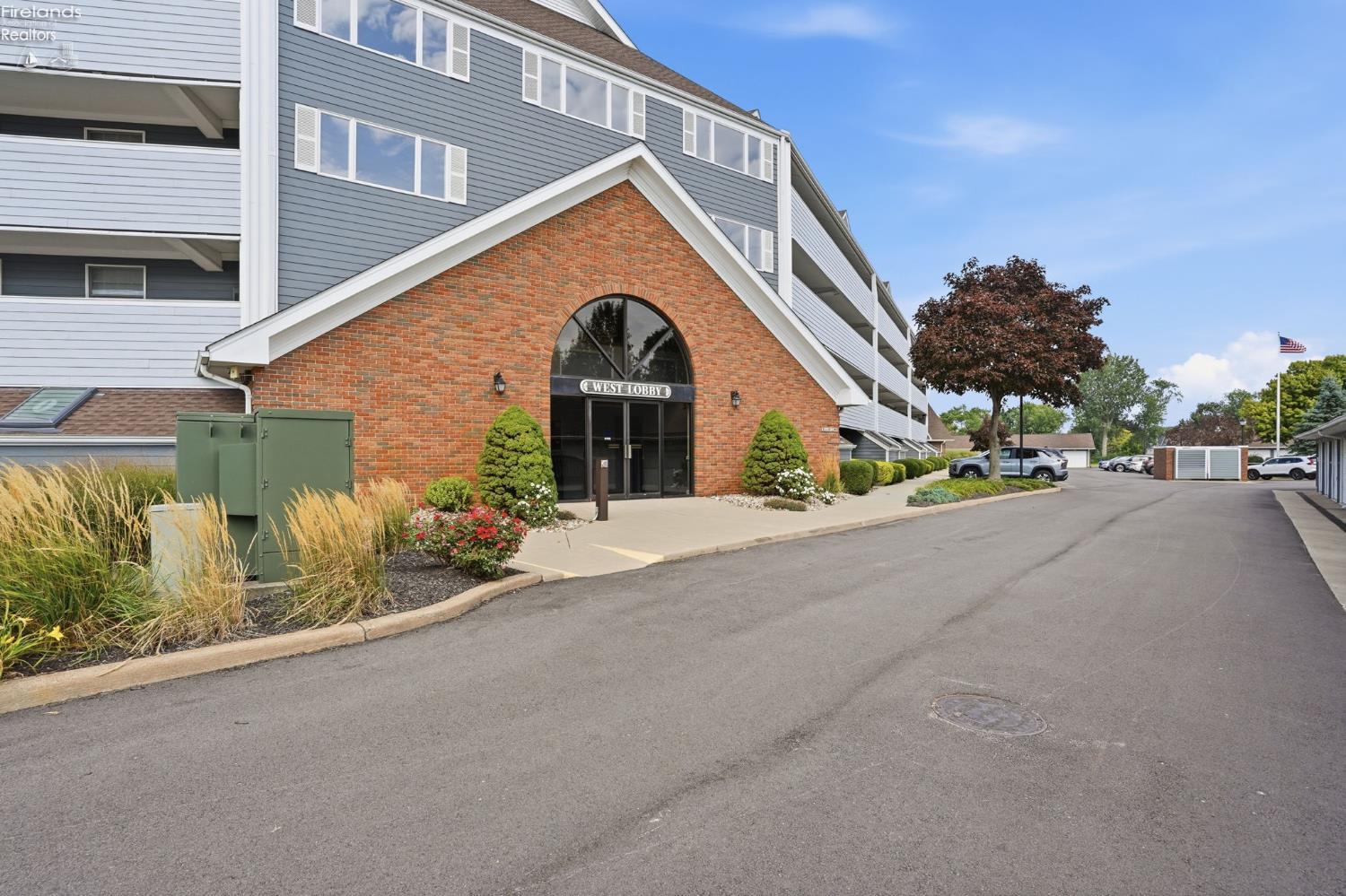 1909 E Harbor Road Unit: 302 W