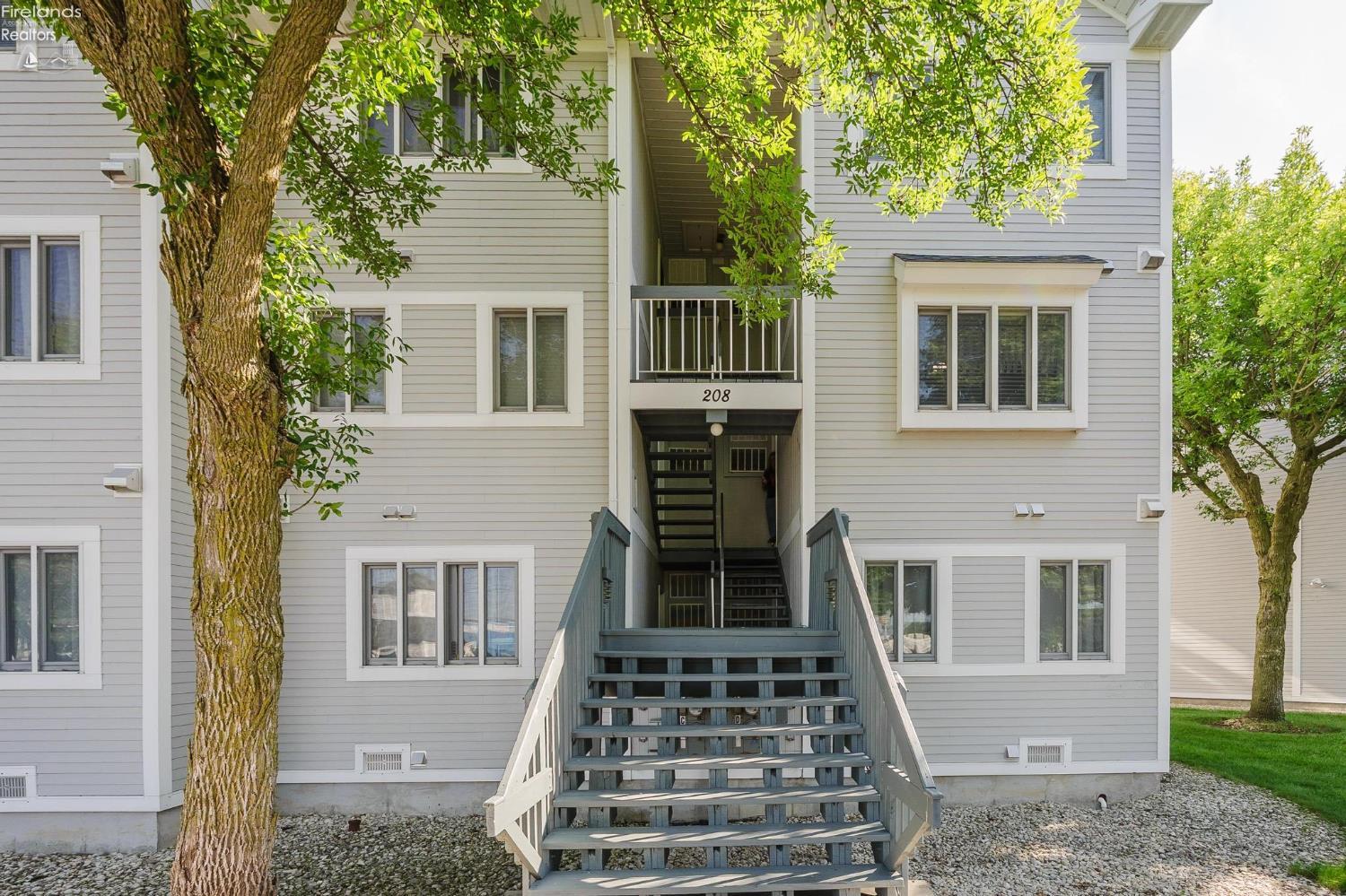 208 W Lakeshore # D