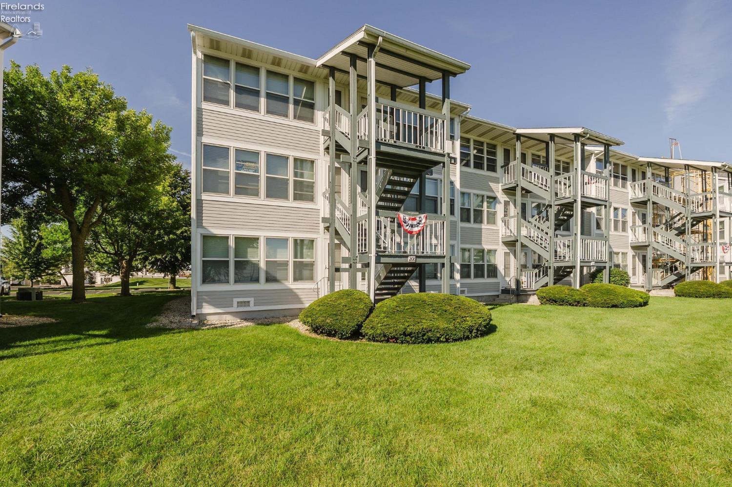208 W Lakeshore # D