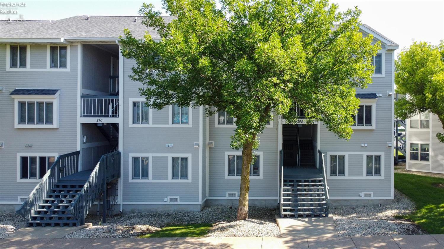 208 W Lakeshore # D