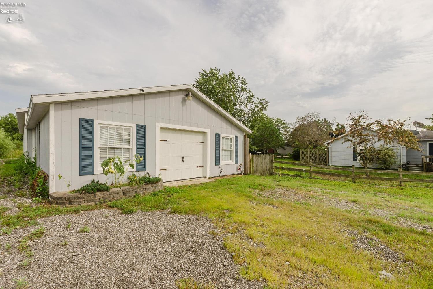5821 N Benton Carroll Road