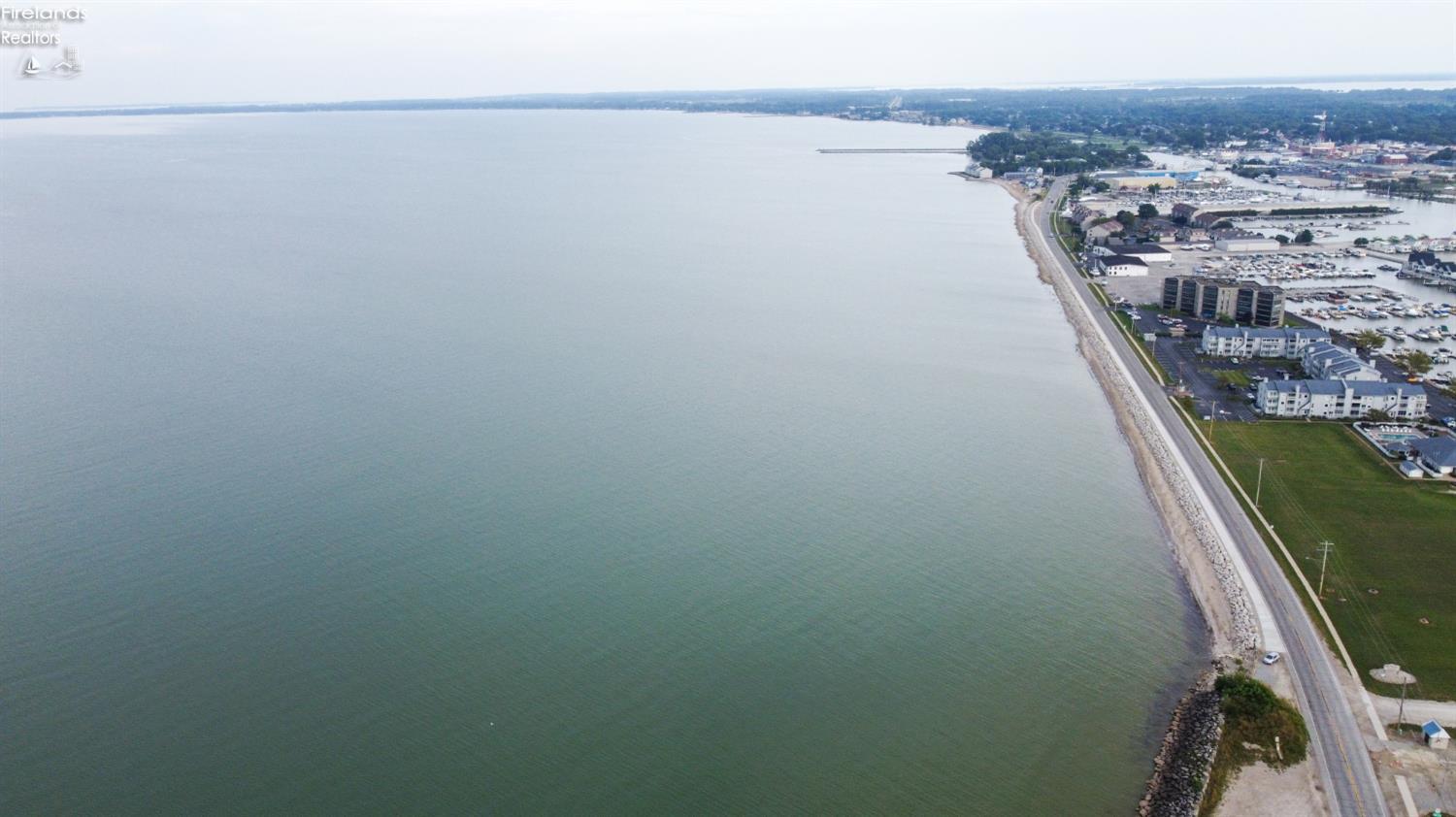 1115 Lakeshore