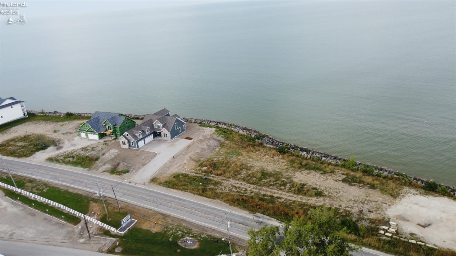 1115 Lakeshore