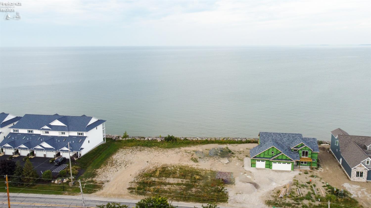 1115 Lakeshore