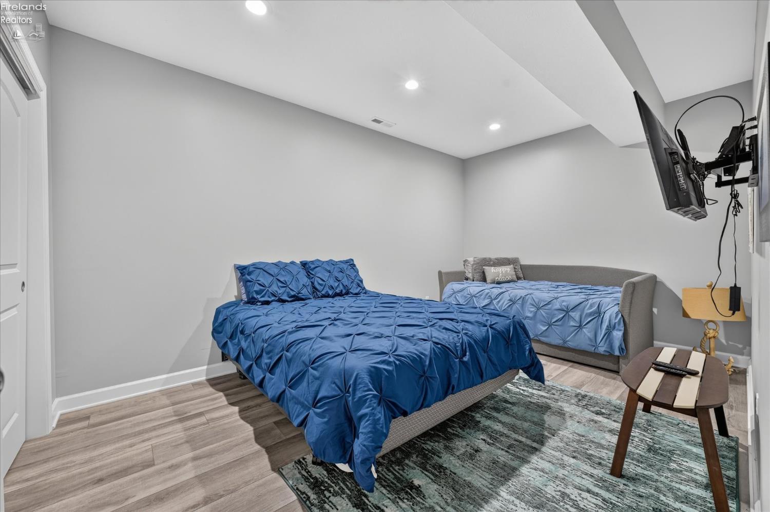 5211 E Bay Pointe Circle