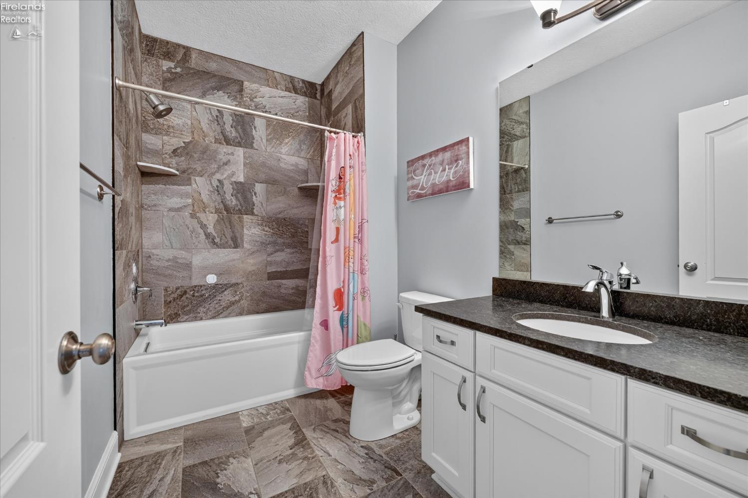5211 E Bay Pointe Circle