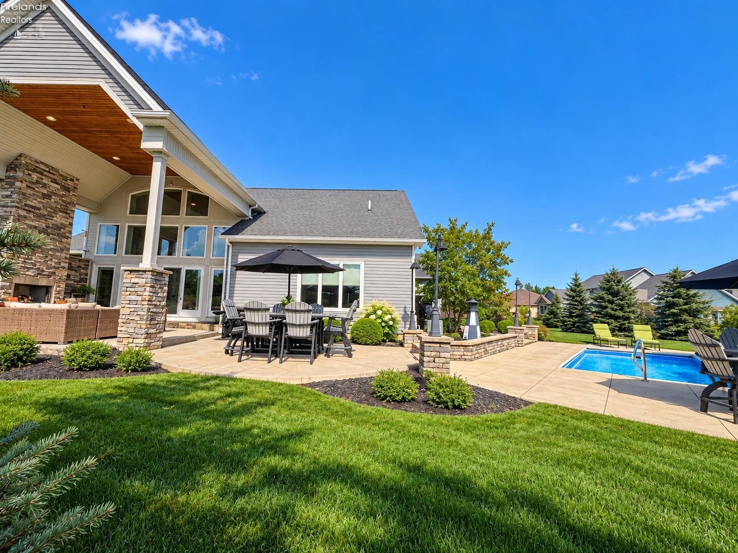 5211 E Bay Pointe Circle