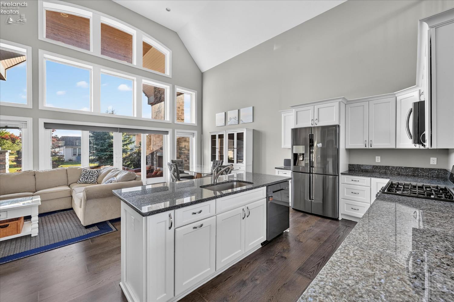 5211 E Bay Pointe Circle