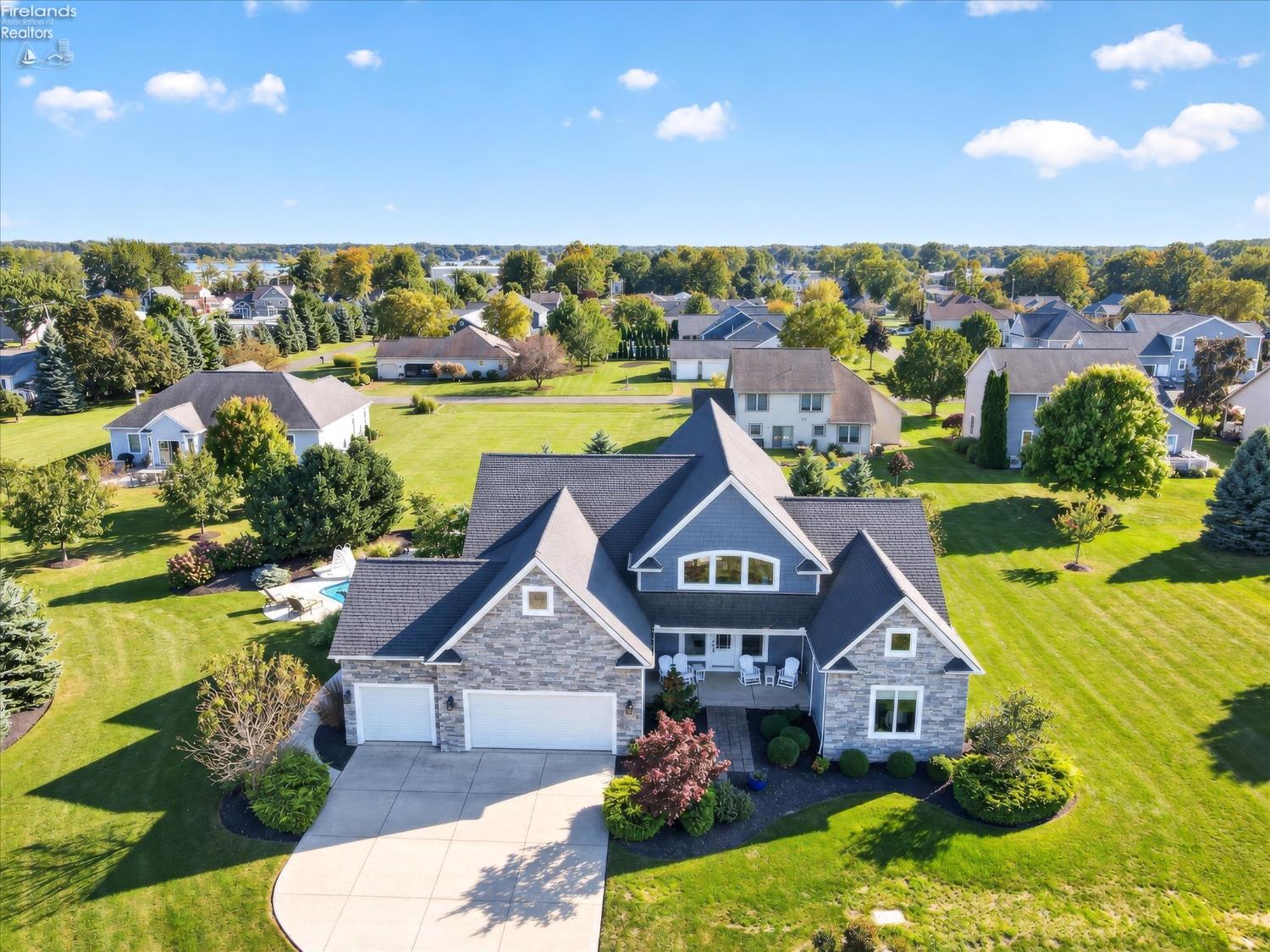 5211 E Bay Pointe Circle