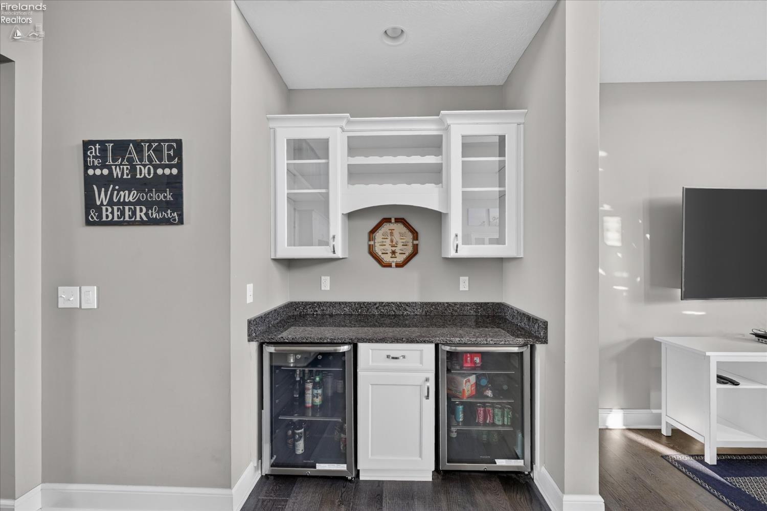 5211 E Bay Pointe Circle