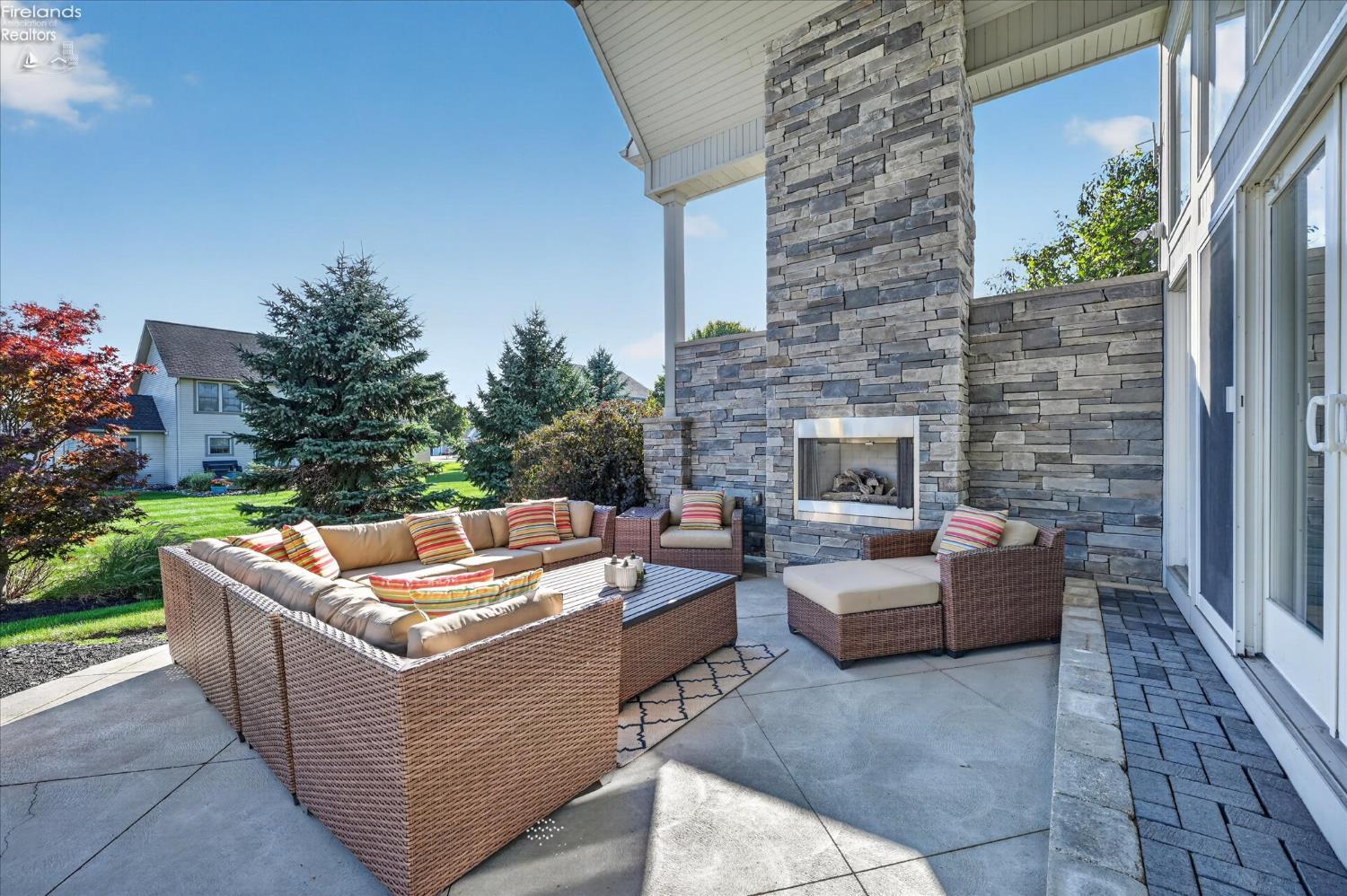 5211 E Bay Pointe Circle