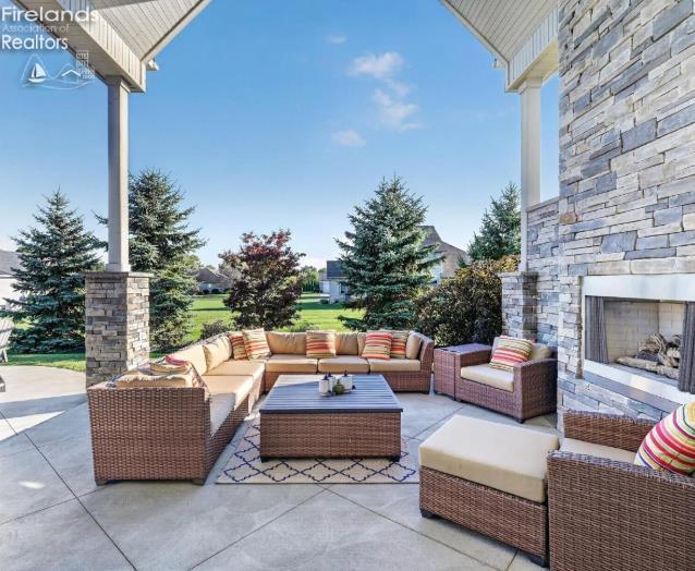 5211 E Bay Pointe Circle