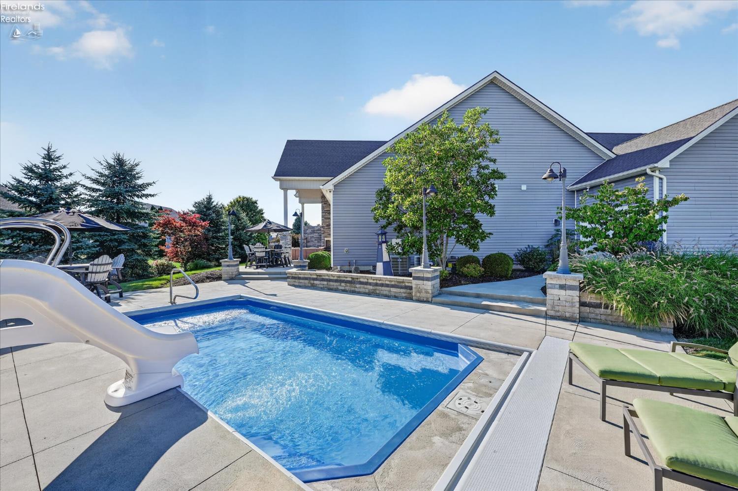 5211 E Bay Pointe Circle