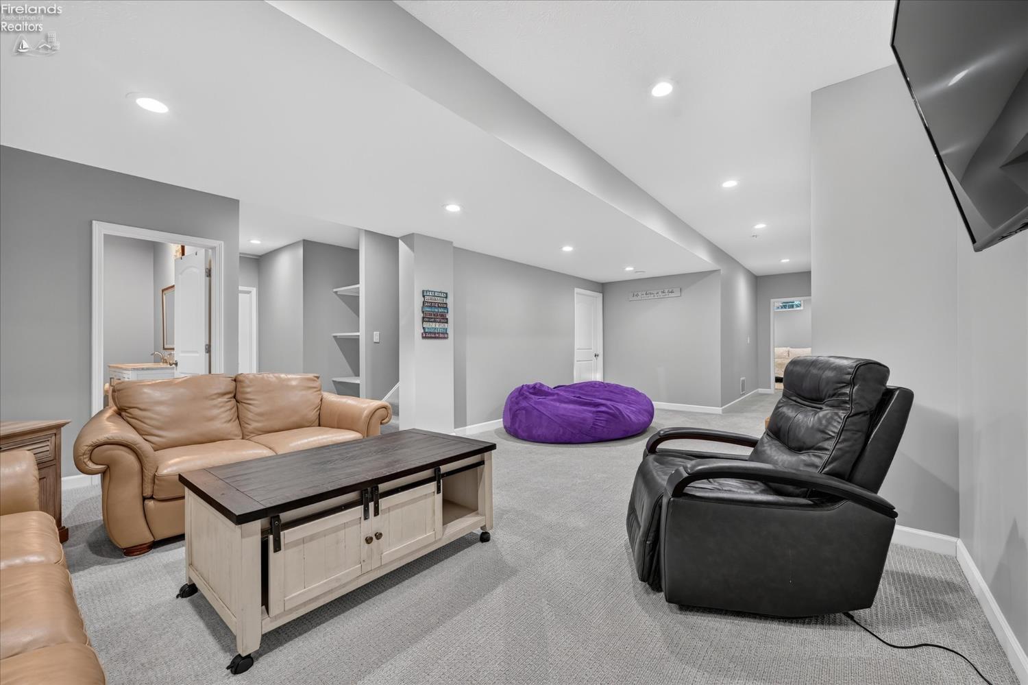 5211 E Bay Pointe Circle
