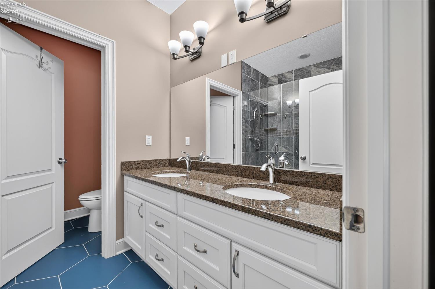 5211 E Bay Pointe Circle