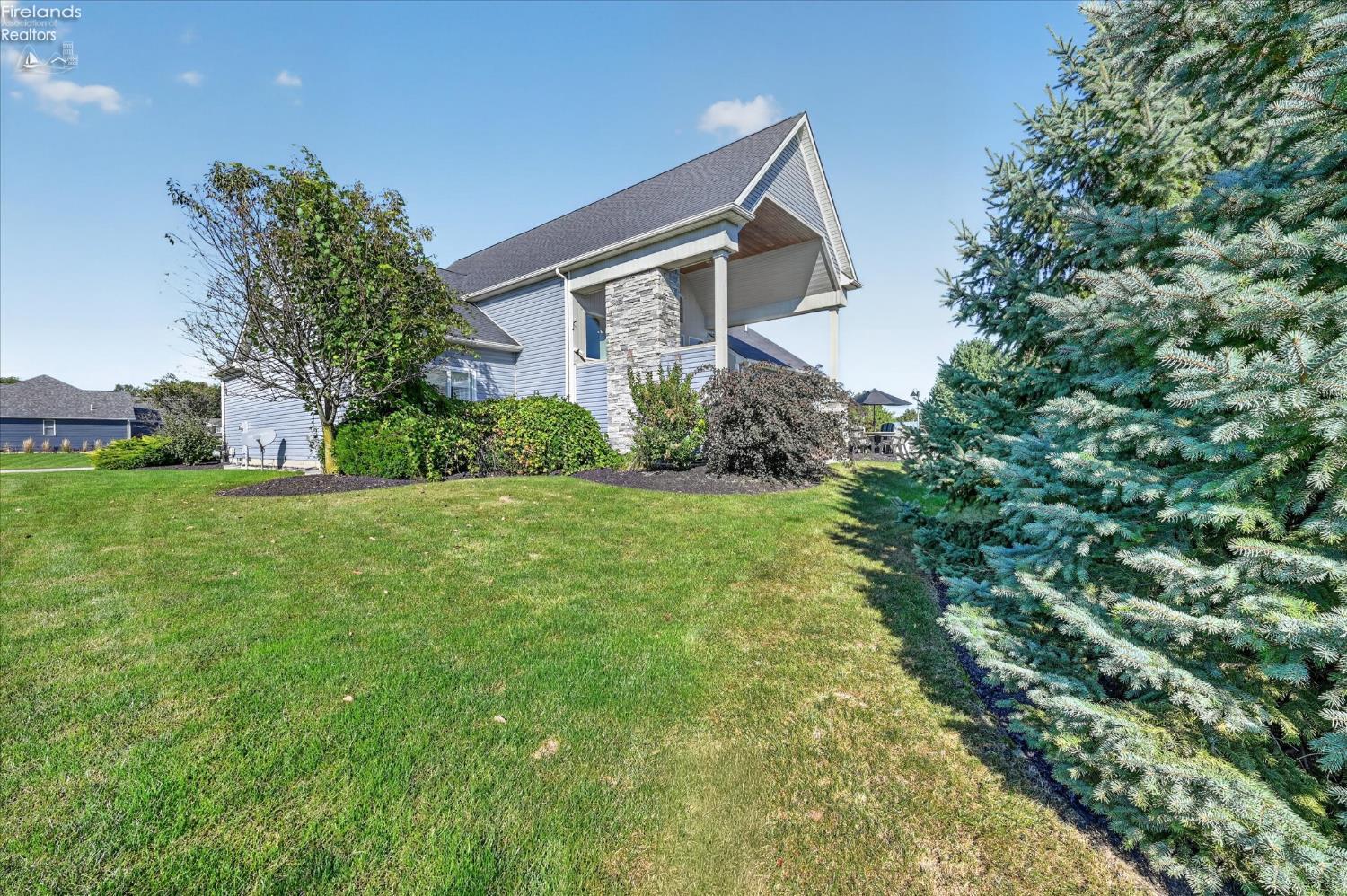 5211 E Bay Pointe Circle