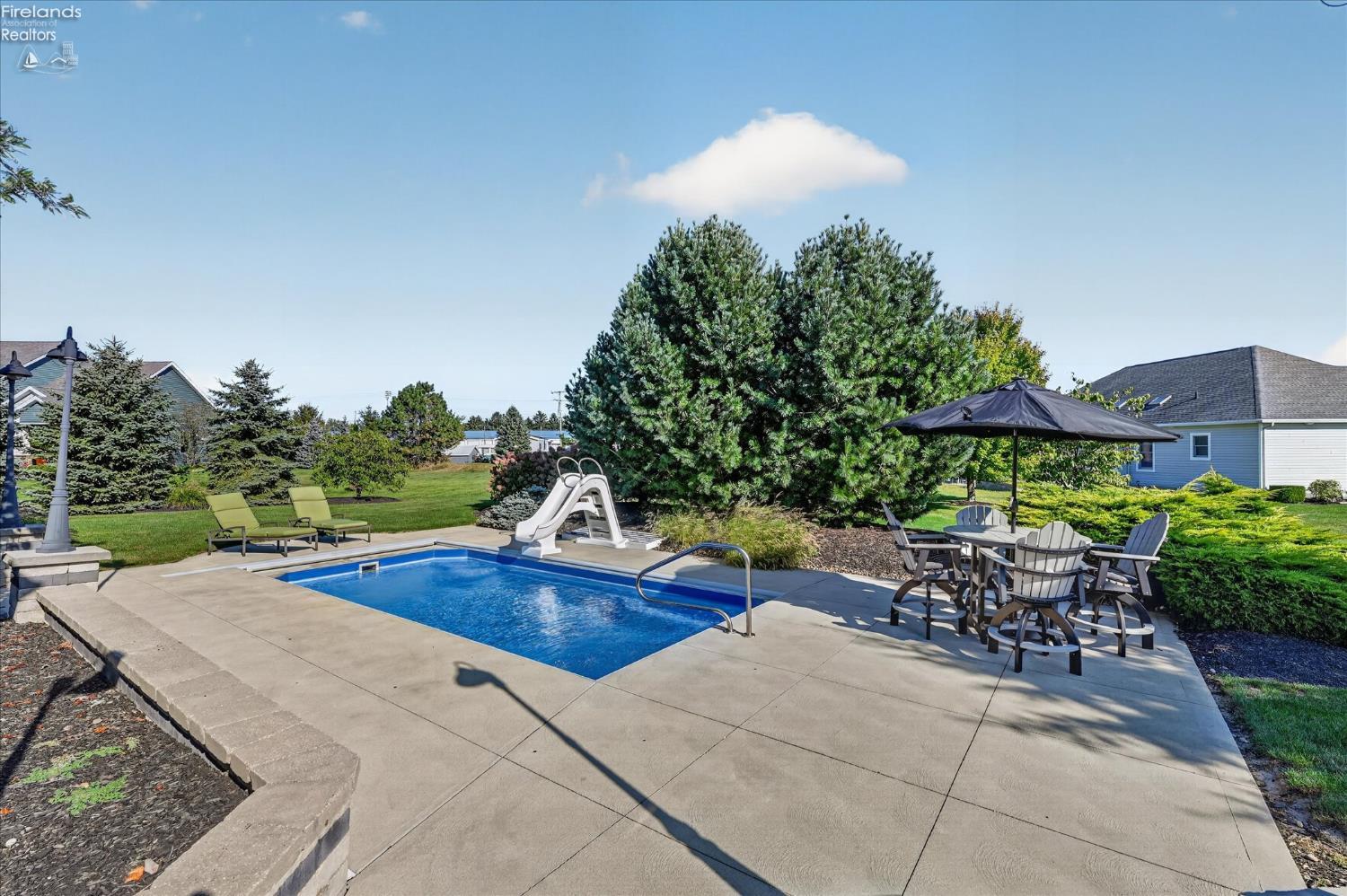 5211 E Bay Pointe Circle