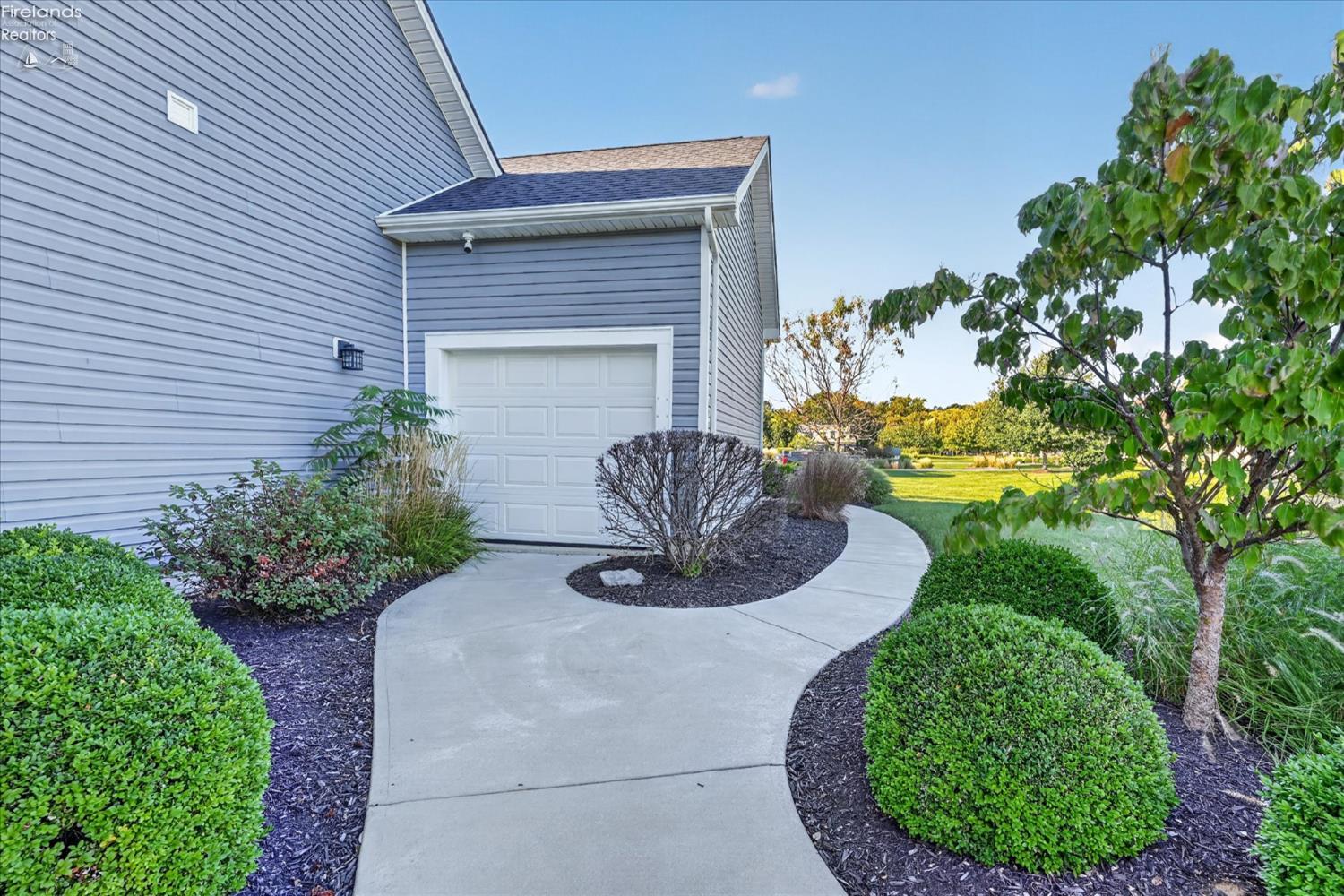 5211 E Bay Pointe Circle