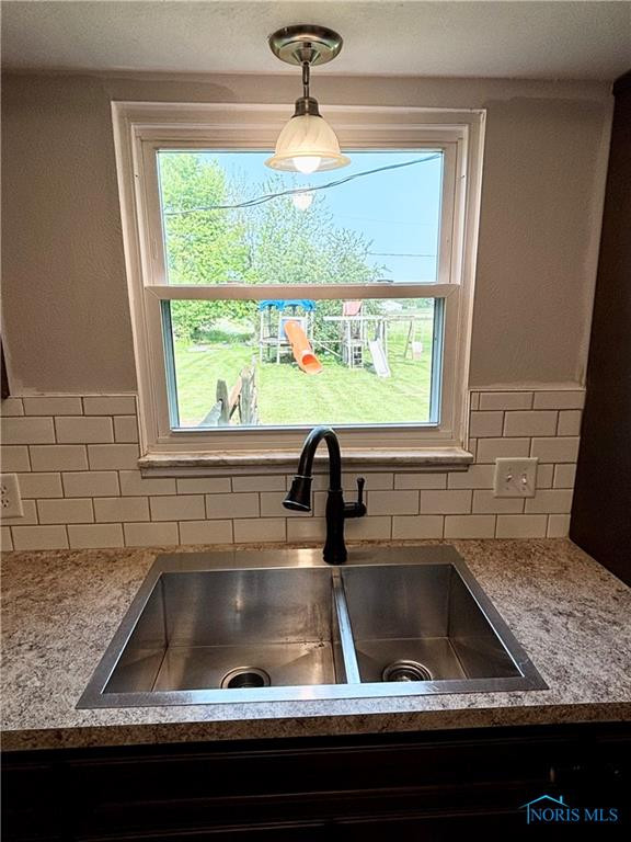 1105 S Lallendorf Road