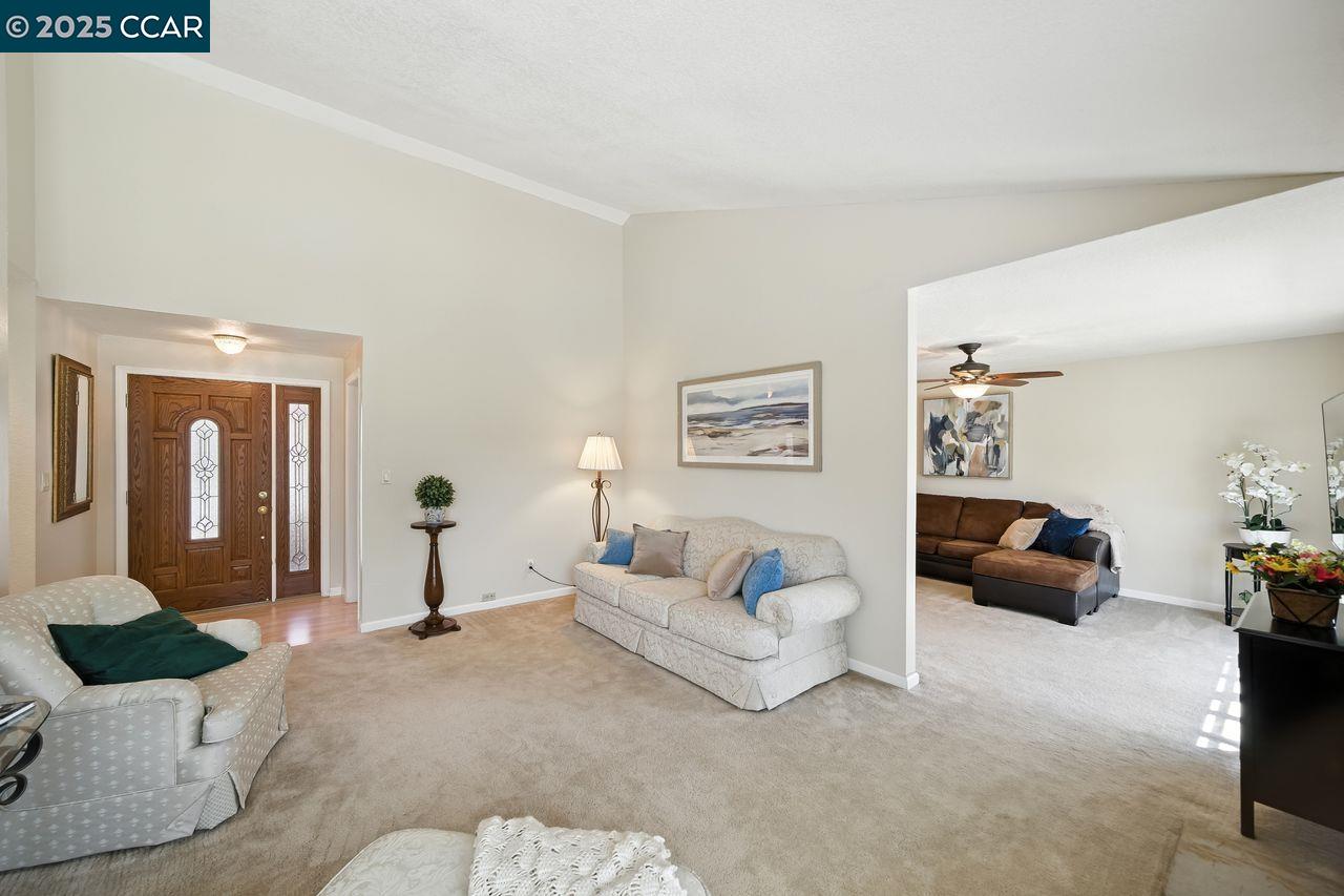 2886 Saint Denis Dr