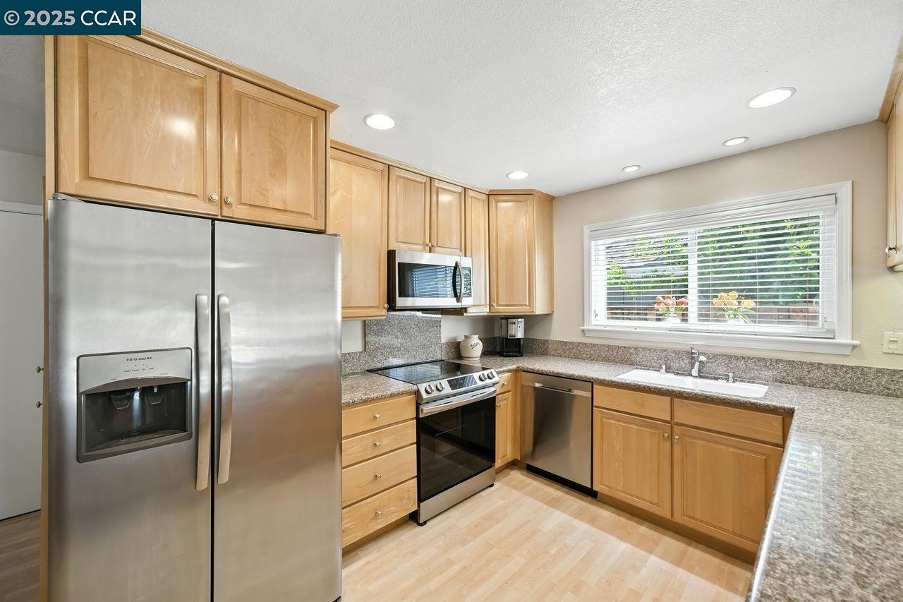 2886 Saint Denis Dr