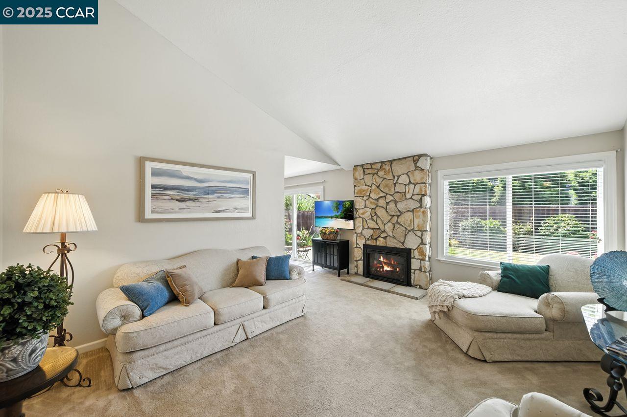 2886 Saint Denis Dr
